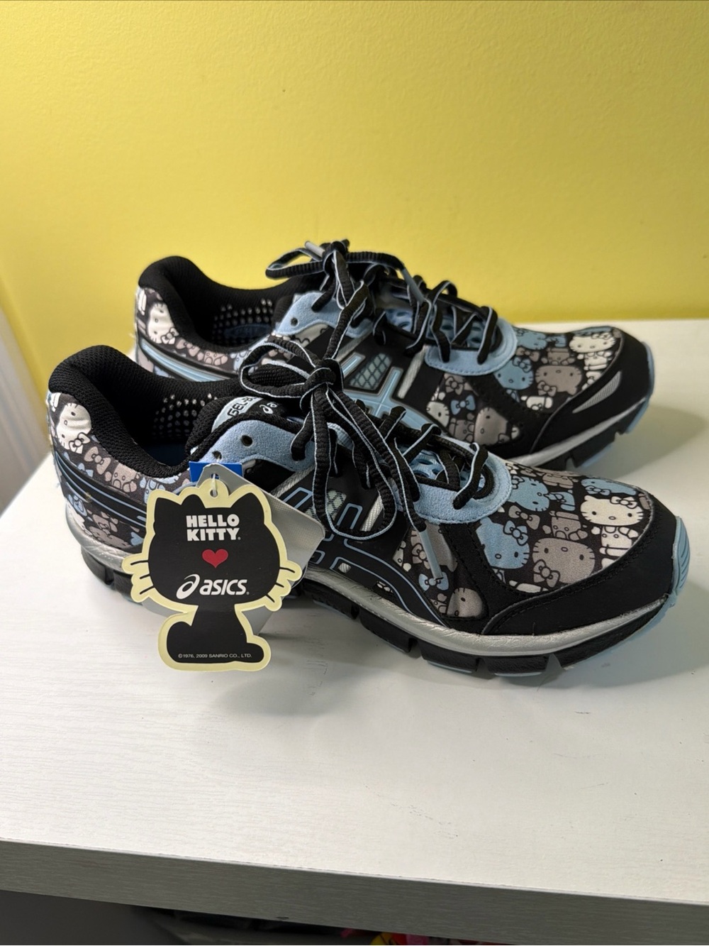 Hello Kitty patterned Asics gel sneakers size 8 blue and black NEW